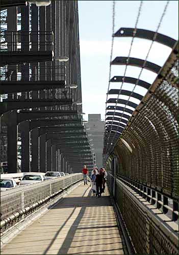 Walking to work across an icon, Sydney Harbour Bridge, NSW