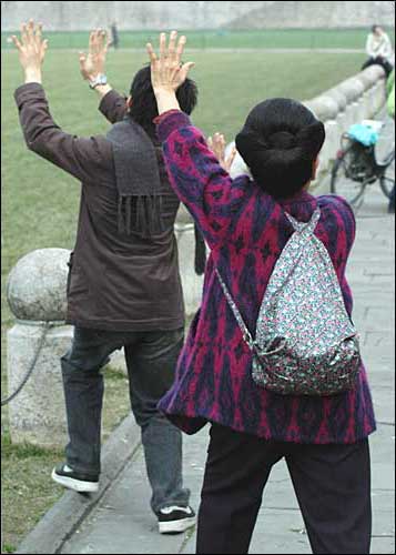 Tourists attempt the unoriginal, February 11th, 2005